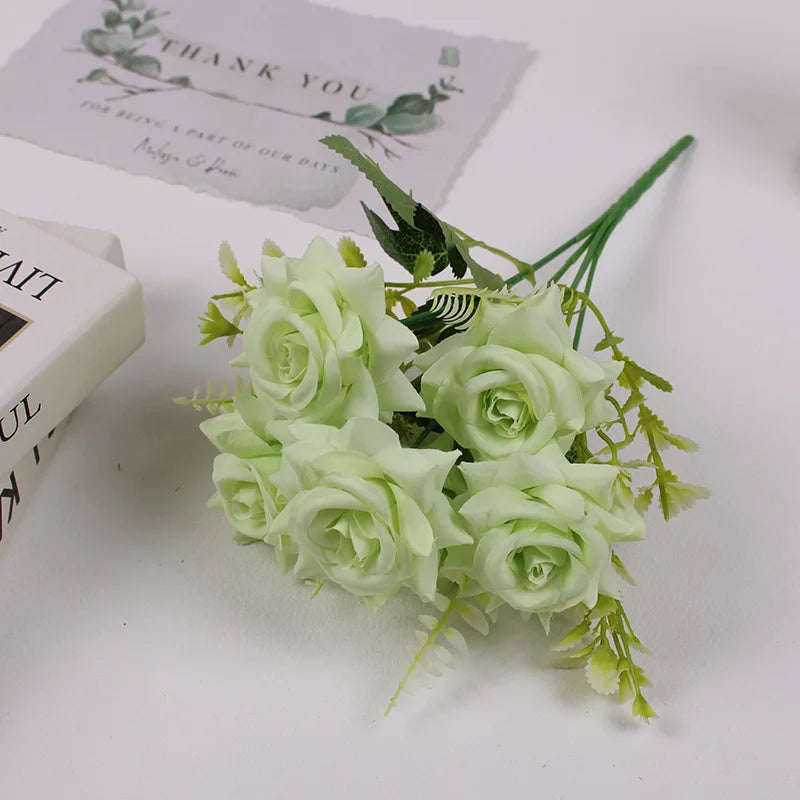 décoration intérieure bouquet artificiel roses soie classique blanc violet noir