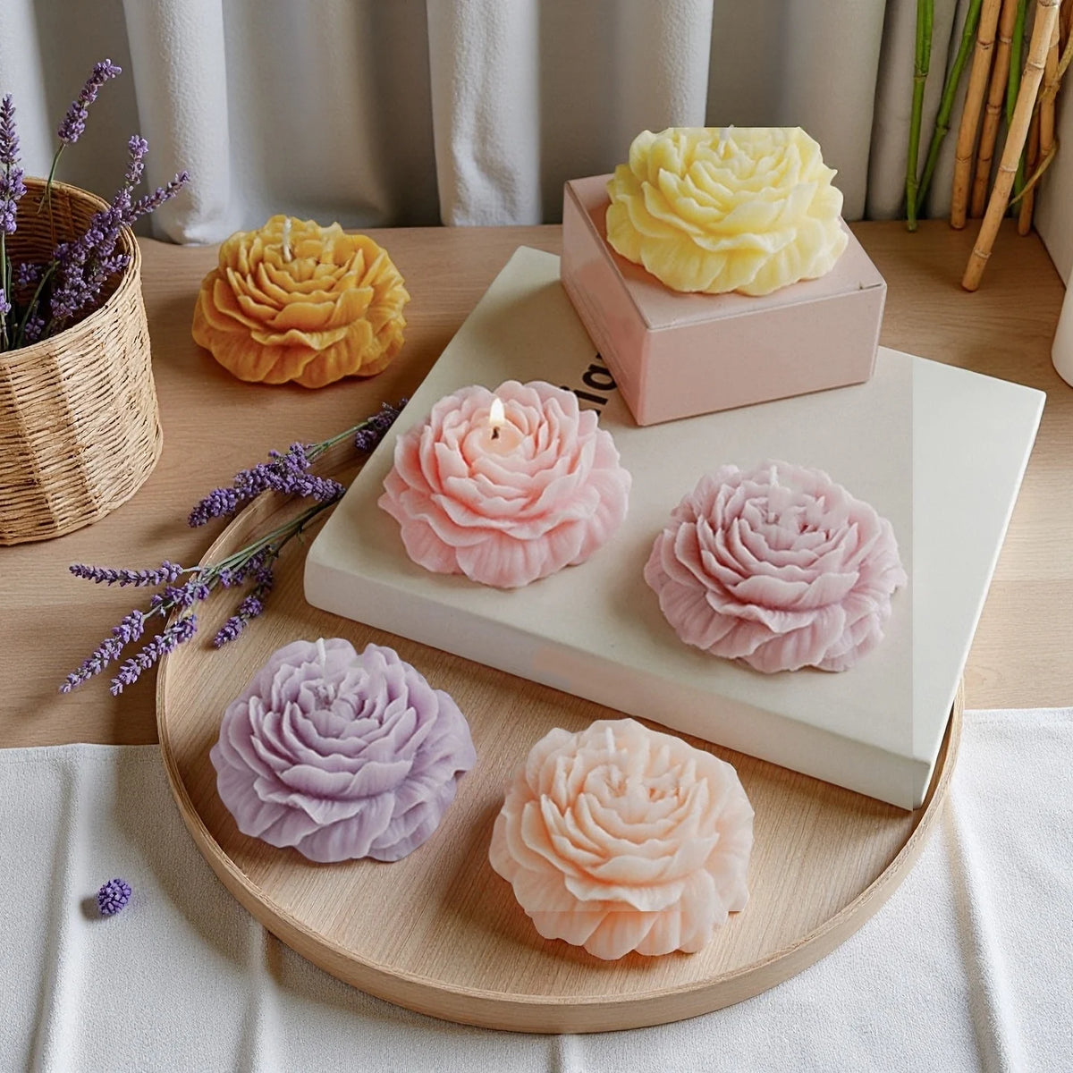 bougies fleur rouge rose violet jaune blanche parfumées aromathérapie artisanal élégantes décoration maison chambre