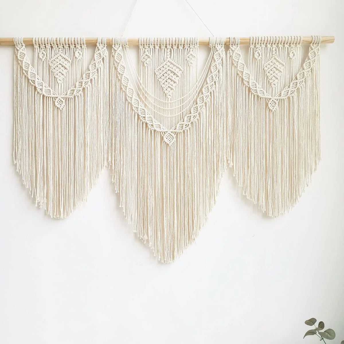 tapisserie macramé bohème franges géométriques beige clair mur décoration artisanal coton lavage main