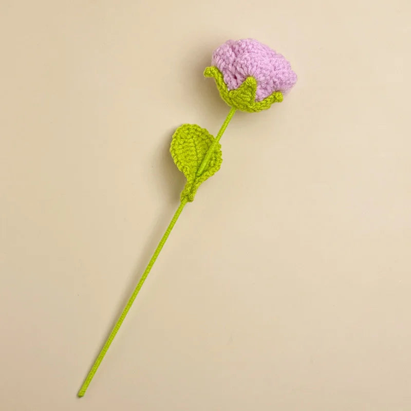 fleurs artificielles tricotées violettes blanches vertes décoration maison saint valentin anniversaire mariage tricot artisanalintérieur