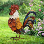 statue coq plumes colorées artisanale métal rouge blanc patio jardin extérieur ornement paysager