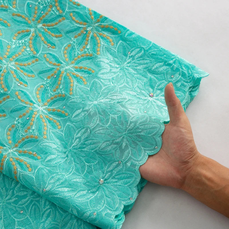 tissu africain brodé fleurs feuilles orange vert bleu rose traditionnel dentelle rhinstones soirée