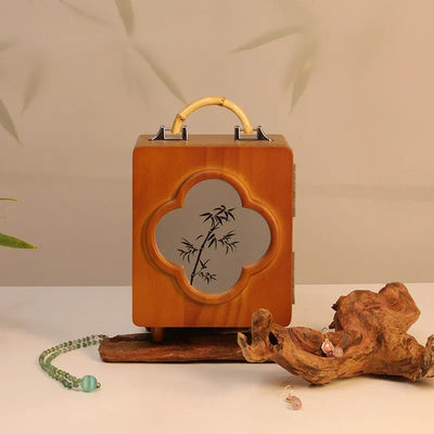 Boîte à bijoux originale en bois blanc ouverte montrant les compartiments de rangement
