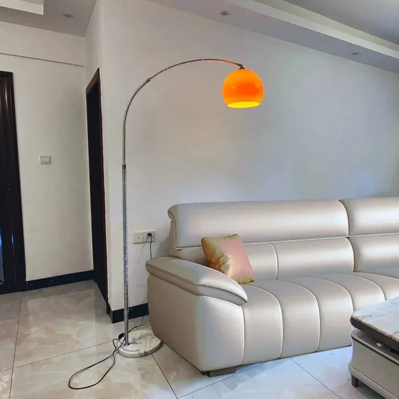 lampe led moderne blanc orange base marbre ampoule arc câble électrique fixation solide contemporain