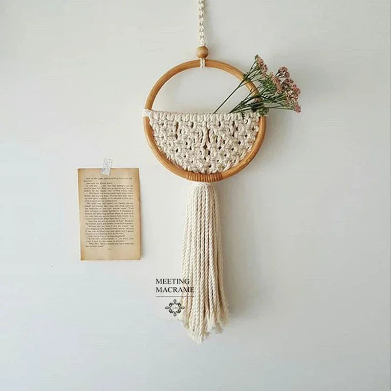 Détail du tissage fait main de la tenture macramé