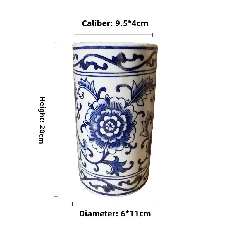 Vase mural avec fleurs séchées