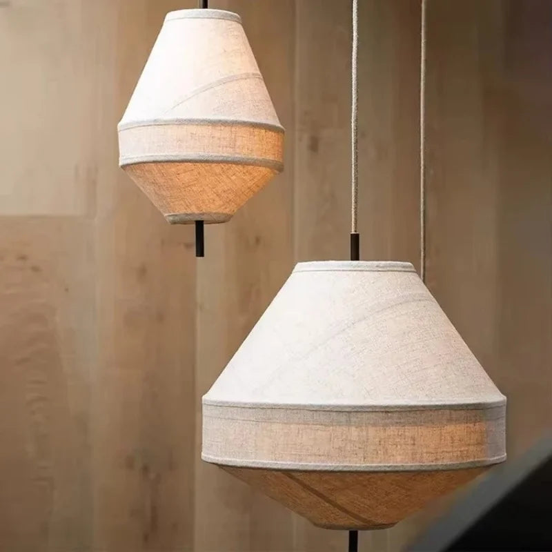 suspension lumineuse tissu blanc beige moderne minimaliste lustre salon chambre intérieur épuré