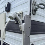 support douche extérieur camping car blanc texturé vis fixations utilitaires