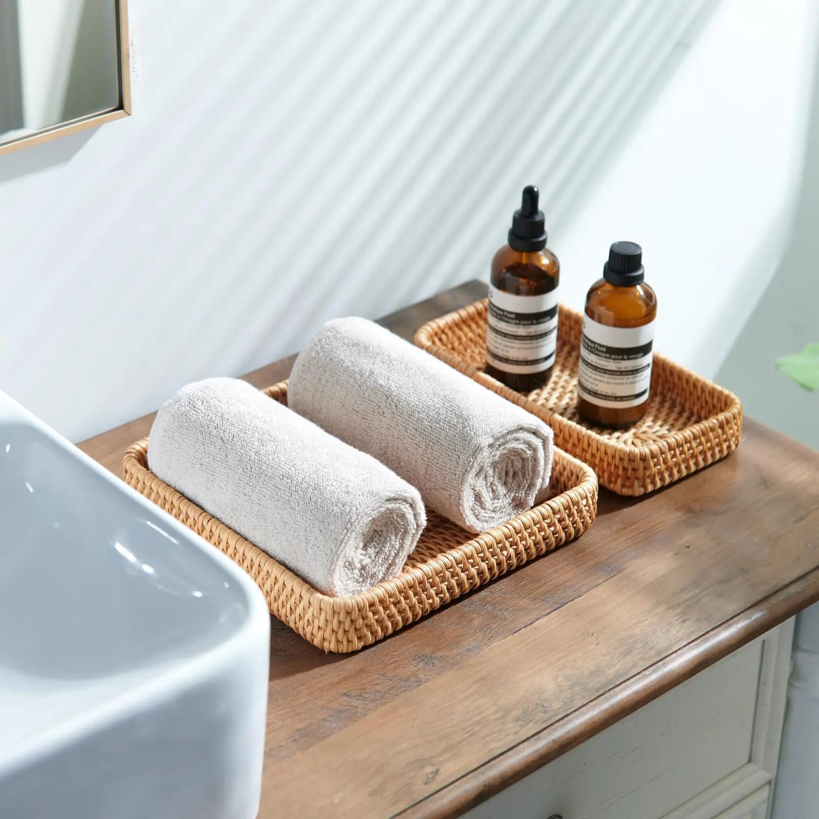 Panier en rotin vert pour accessoires salle de bain