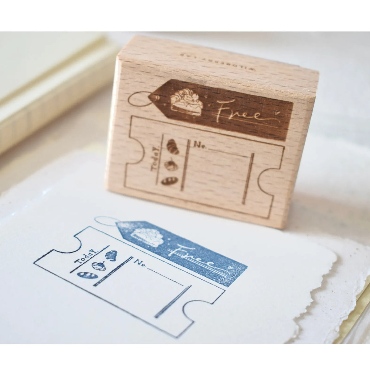tampons bois naturels motifs gâteaux bonbons artisanal scrapbooking étiquettes journalisation decorative