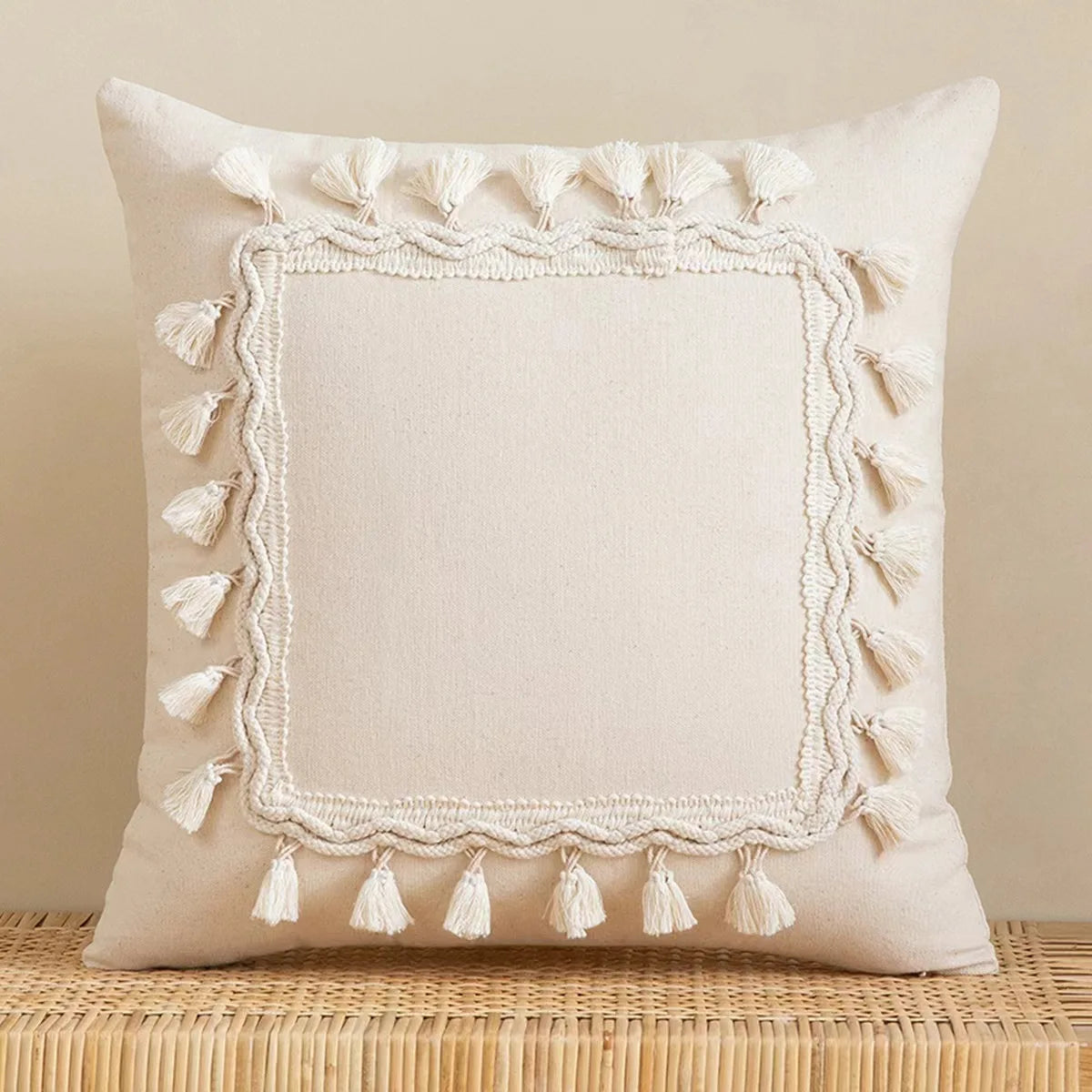 coussins patchwork boho chic beige motifs fleurs pompons opaques décoration salon voiture
