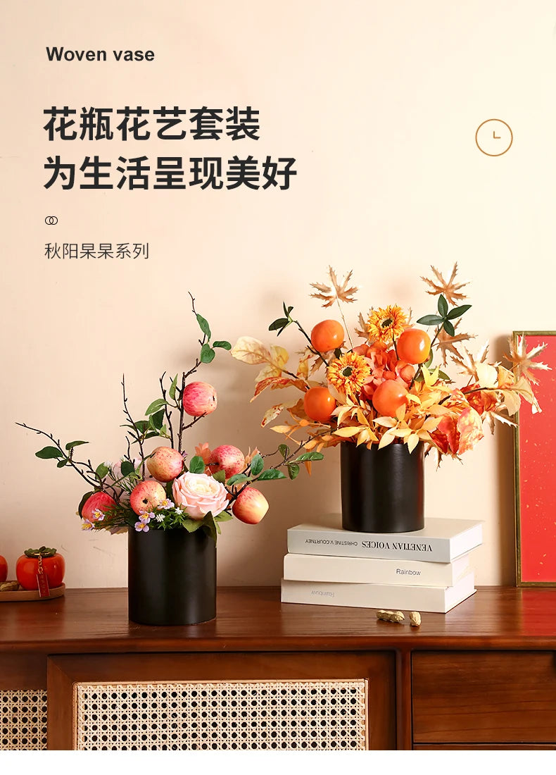 décoration intérieure moderne fleurs artificielles vase noir roses arrondies éléments dorés asiatique