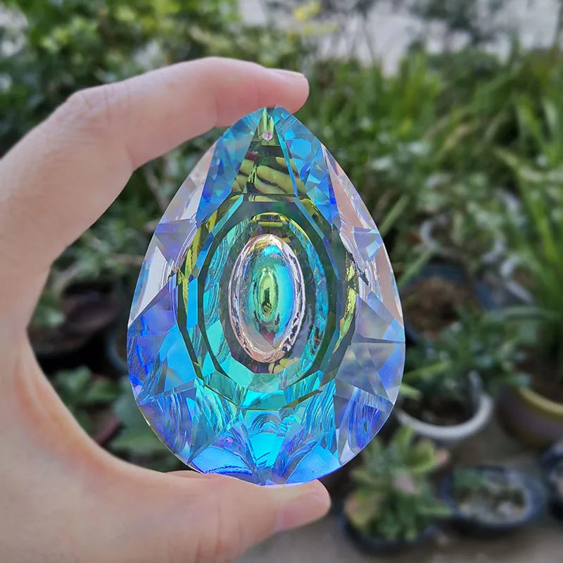 sculpture goutte cristal multicolore facettée spiralée moderne transparent pendaison décoration intérieure arc ciel
