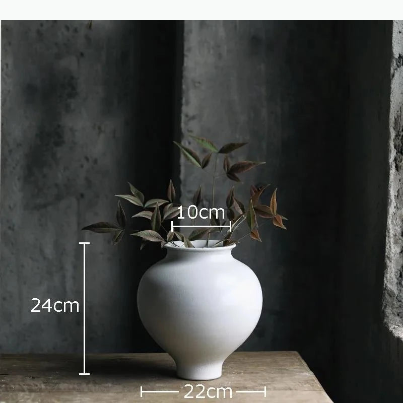 vases blancs modernes texture mat opaques décoration intérieure arrangement fleurs table