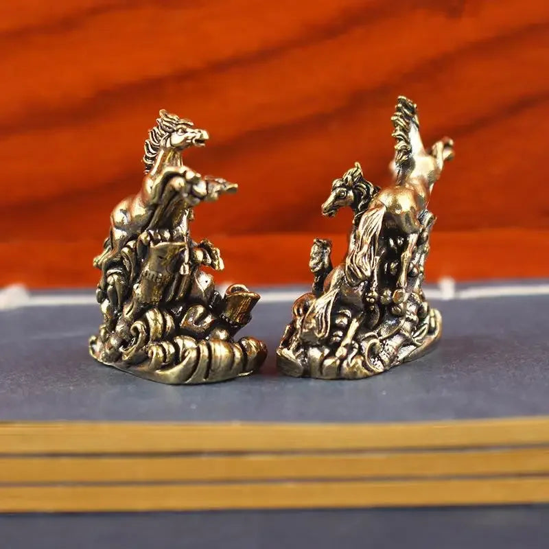 statuette chevaux galop bronze doré relief détaillé aspect vieilli traditionnel asiatique ornement décoration collectible