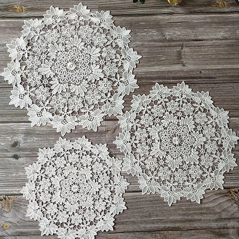 serviettes table brodées fleurs blancs traditionnelles maison extérieur mariage festives round imperméables