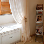rideau moderne semi transparent polyester beige clair texture ondulée maison tulle grommet top rings