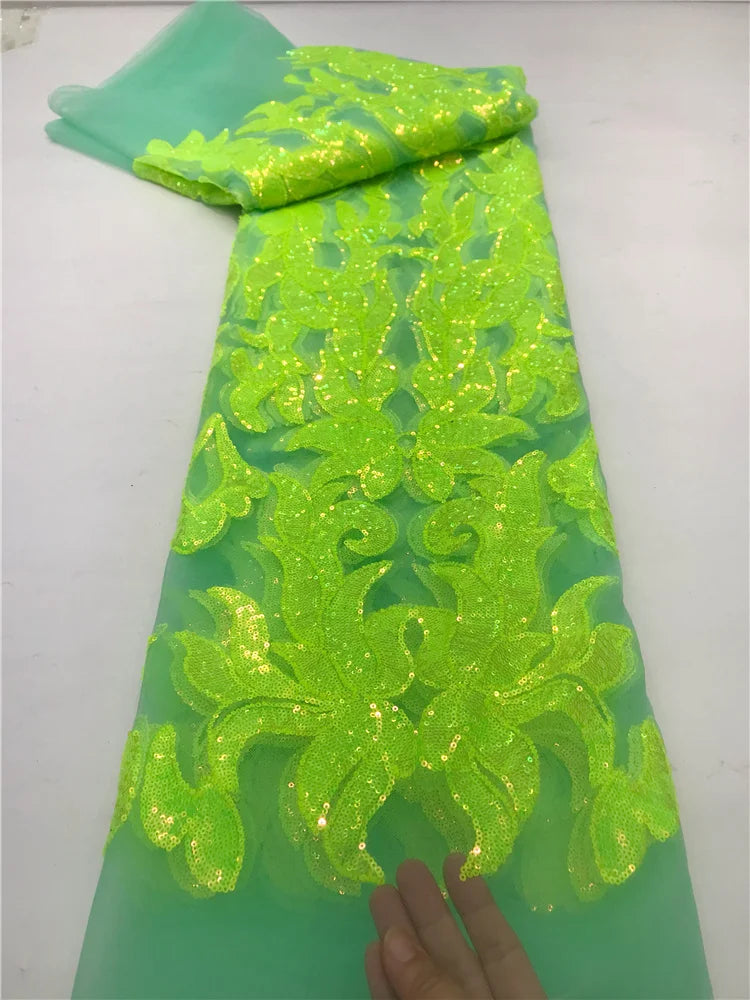 tissu décoratif dentelle sequins dorés motif floral élégant vert clair violet rose