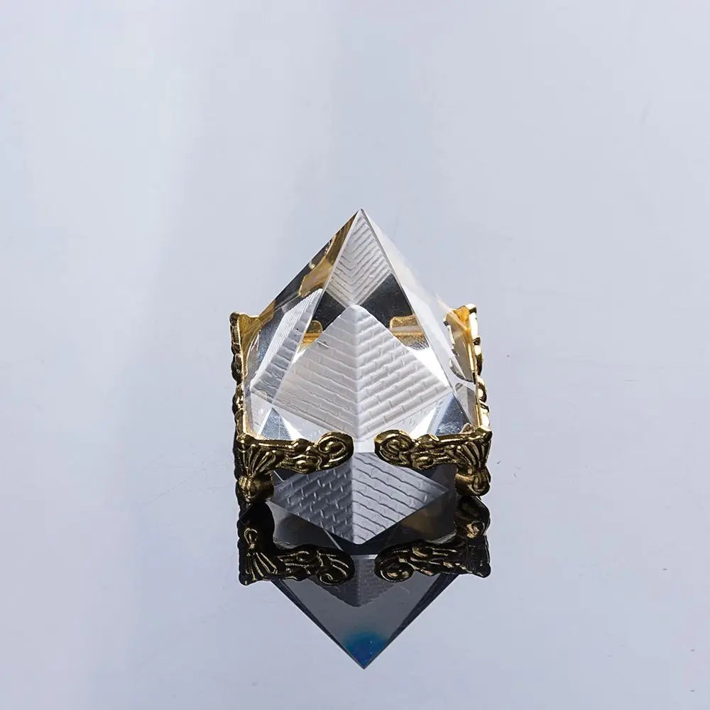 pyramide transparente résine dorée écritures anciennes artisanale décoration méditative geometrie statuette creative