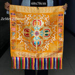 tapis tibétain brodé fleurs colorées symboles religieux ornementaux salle prière