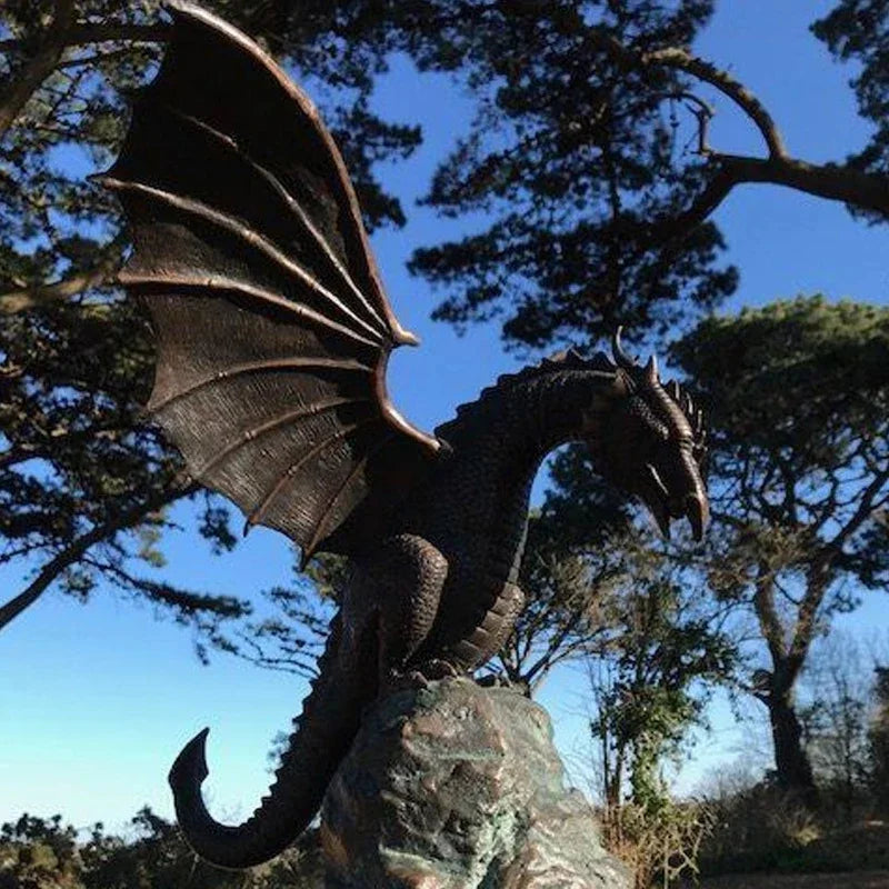 statue dragon fontaine bronze éclair orangé vert émaillage fantastique maison jardinextérieur