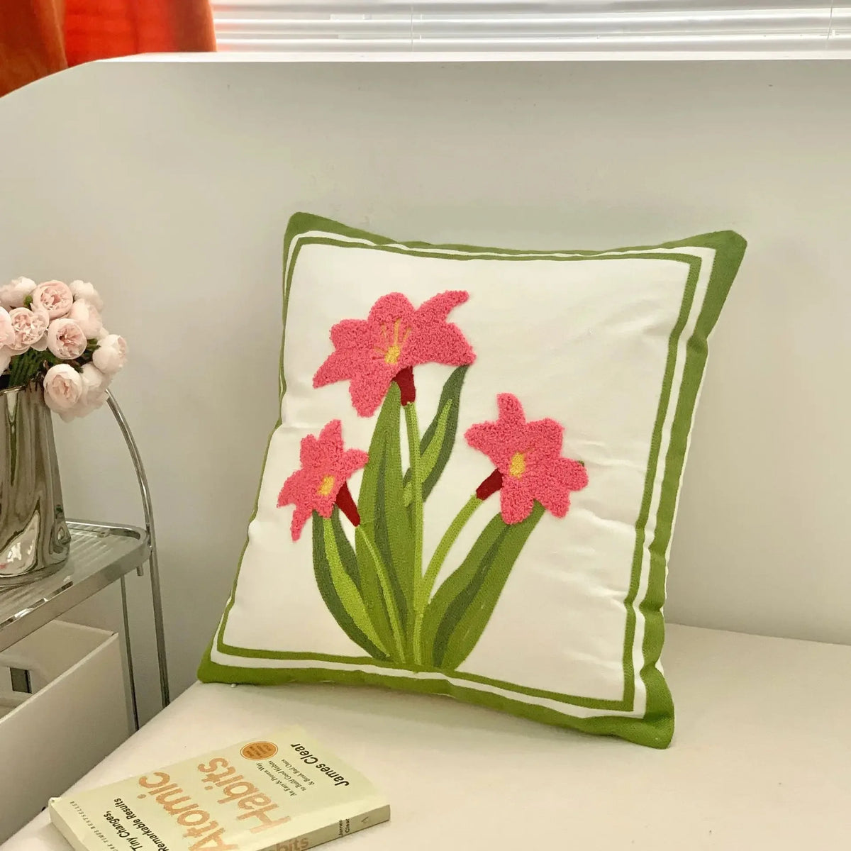 coussins peluche motifs floraux brodés modernes respectueux environnement multicolores maison hospitalité