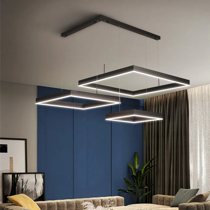 Détail de la suspension LED carrée avec éclairage blanc chaud