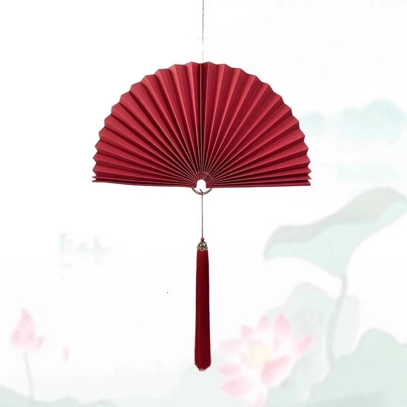 éventail pliant décoratif papier rouge bleu marine doré chinois traditionnel pompon cordelette