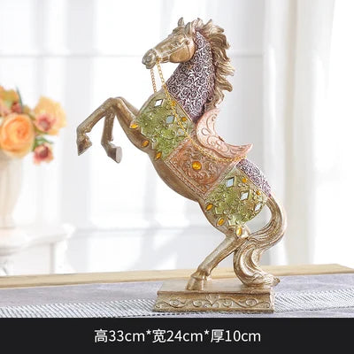 statue cheval décoré argenté doré motifs floraux géométriques ornementaux décoration intérieure statuaire métallique nuances