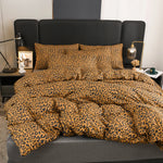 Housse de couette guépard réversible sur lit double avec décoration moderne