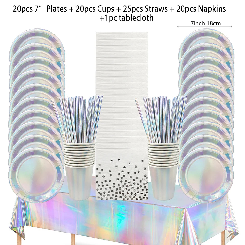 assiettes holographiques argentées gobelets pailles serviettes guirlande festif moderne événement anniversaire mariage