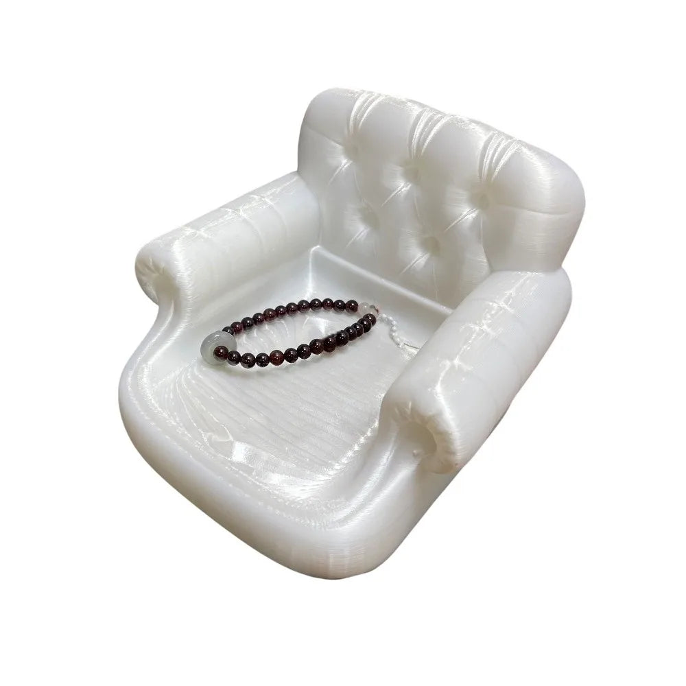 plateau bijoux forme fauteuil blanc bleu rose ornements vintage opaques créatif baroque