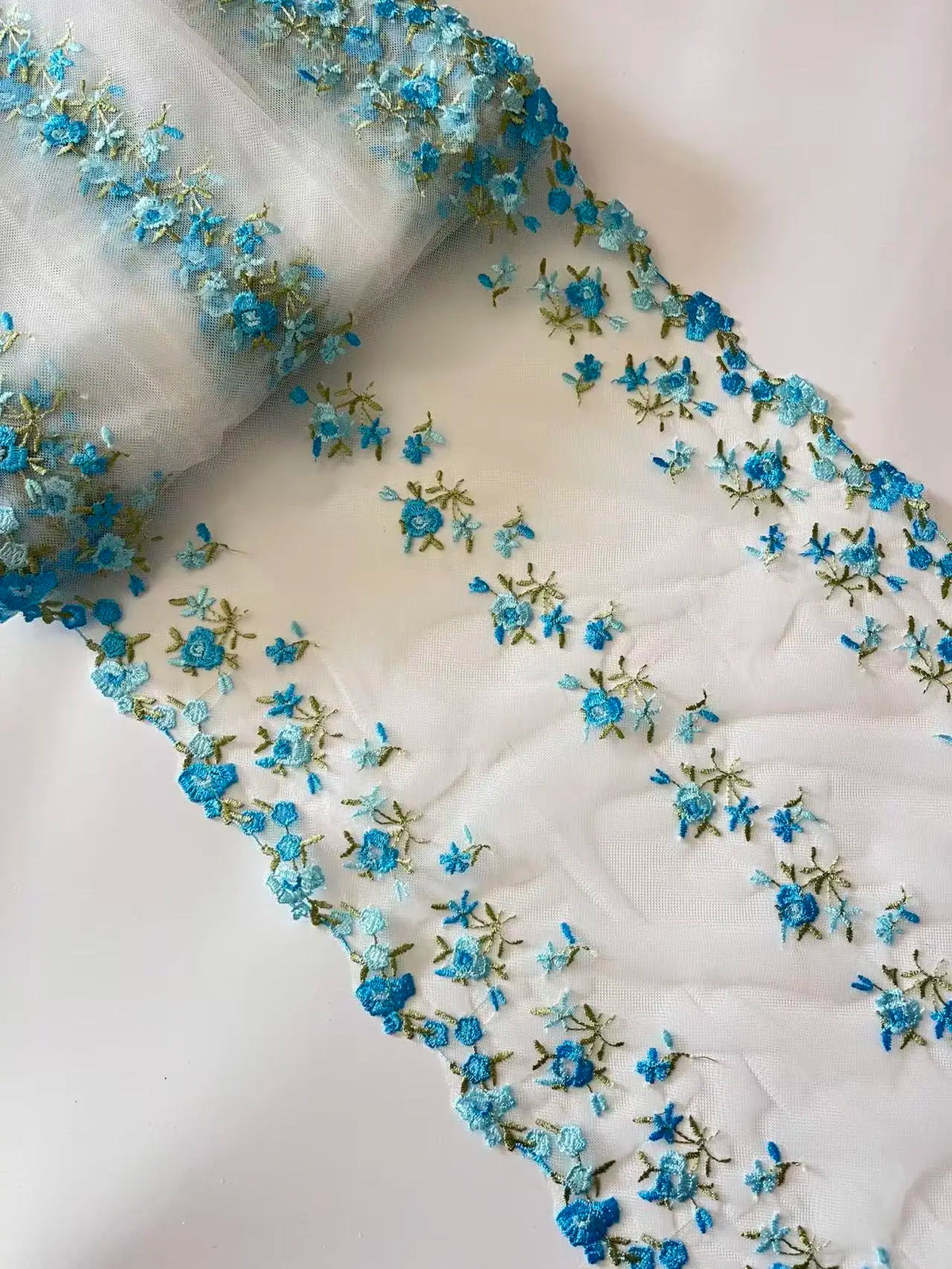 ruban brodé fleurs bleues tulle transparent motifs floraux romantique tissu polyester large délicatstituição do