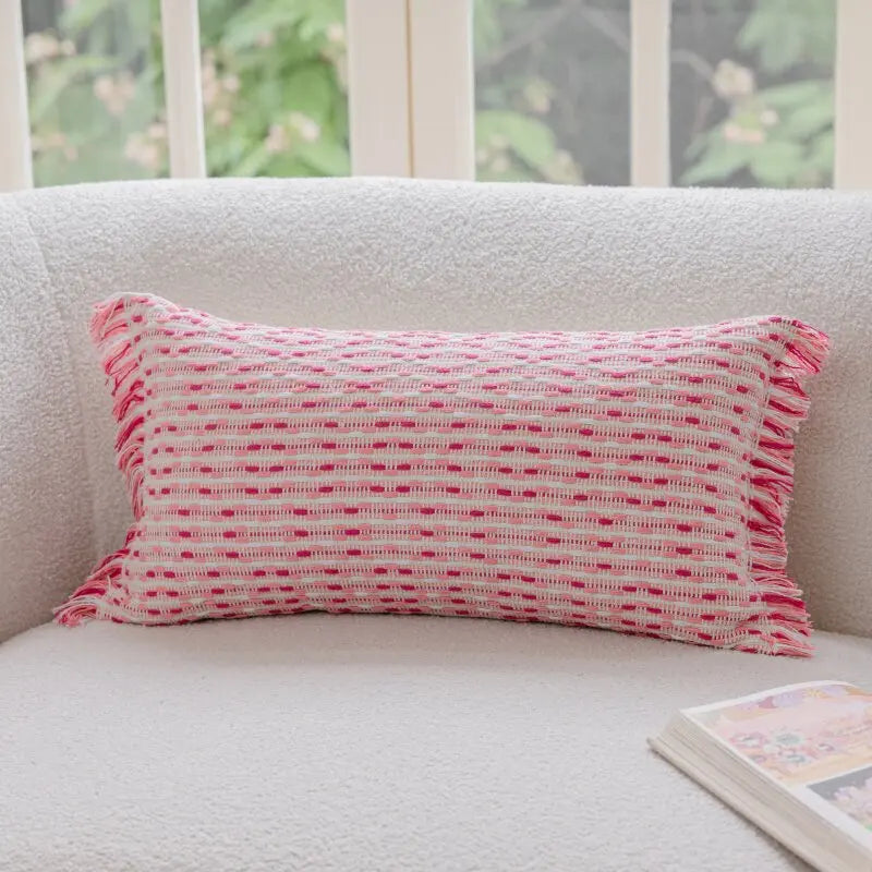 coussin deco boho chic rose blanc motif geometrique franges opaques canape lit decoration intérieure