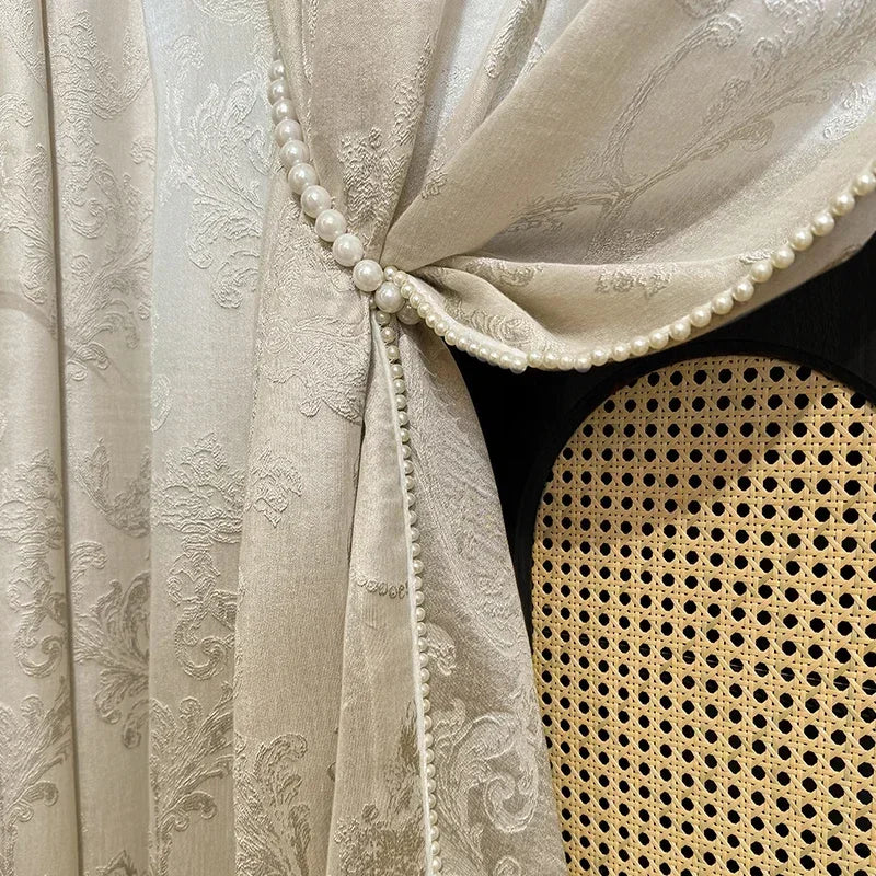 rideau beige clair damassé fleurs sculptées classique élégant opacité salon chambre maison
