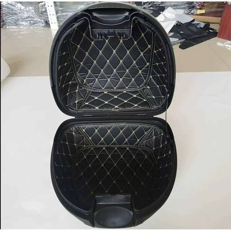 tapis coffre moto noir cuir motif géométrique doré protection intérieure boîte rangement voyage