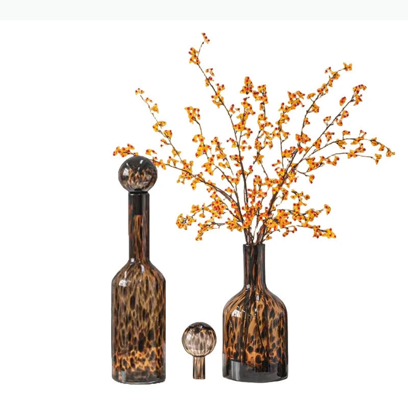 vase moderne bouteille marron léopard boule décorative support bois
