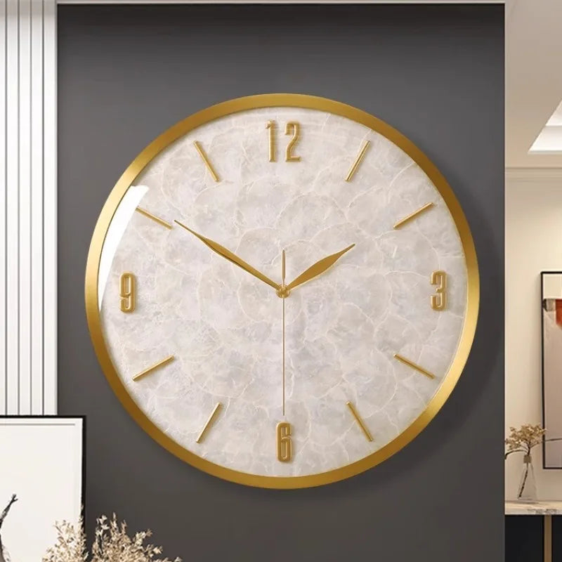 horloge murale moderne or blanc cadran marbré aiguille salon étude