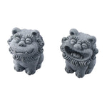 statues lions gris texture sculptée motifs floraux japonais traditionnel shisa dimensions petites