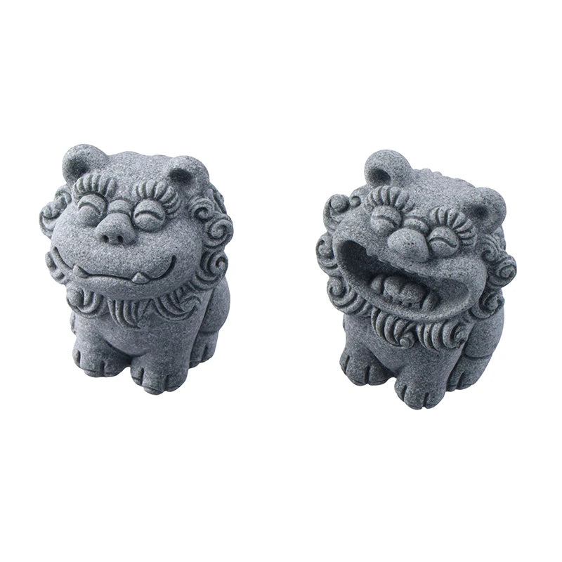 statues lions gris texture sculptée motifs floraux japonais traditionnel shisa dimensions petites