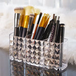 boîte rangement cosmétiques transparente moderne pinceaux crèmes rouges palettes carte crédit minimaliste organisateur