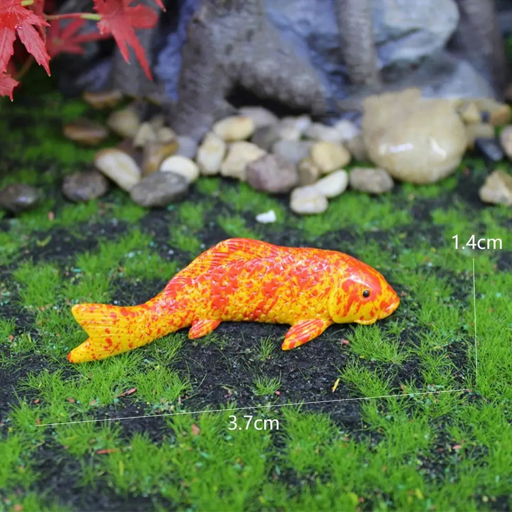 décoration intérieure poisson koi résine rouge blanc bleu points noirs réaliste maison