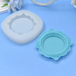 cadre décoratif baroque vert pastel bleu clair blanc ornements floraux relief réutilisable projet artisanal