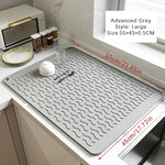 tapis cuisine silicone gris rayures ondulées moderne antidérapant assiettes cuillères verres bols