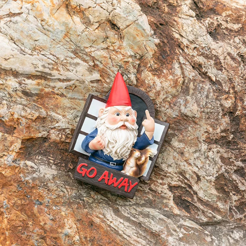 statue gnome humoristique résine rouge blanc bleu écureuil plaque go away noel decoration exterieure
