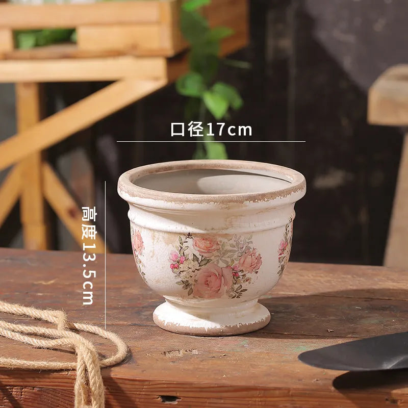 pots fleurs céramique blanc rose vert fleurs roses feuilles vertes details floraux vintage romantique
