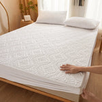 protège matelas imperméable blanc broderie florale classique lit chambre douce confortable