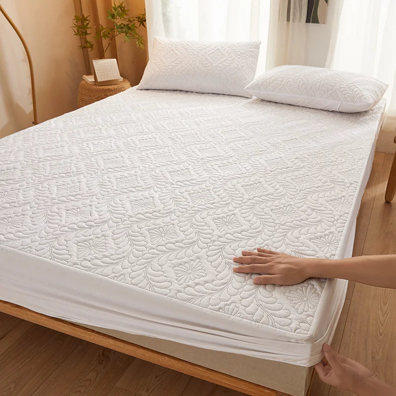 protège matelas imperméable blanc broderie florale classique lit chambre douce confortable