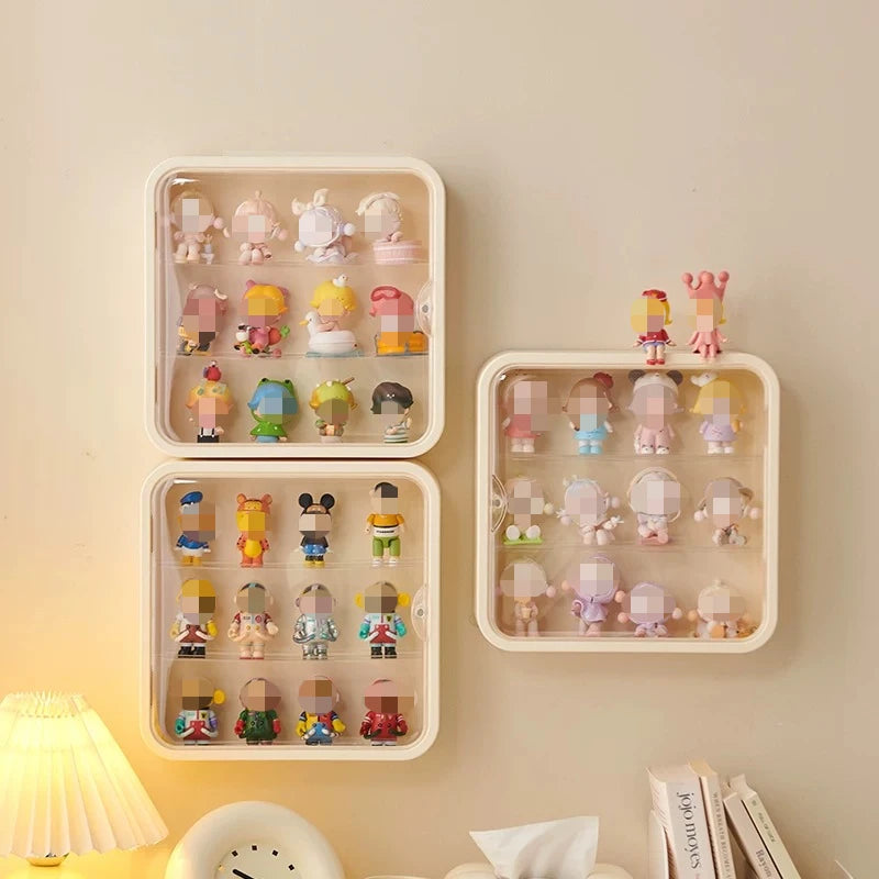 boîtes figurines transparentes moderne rangement mur beige clair stockage salon organisation deco adultes