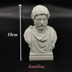 statues romaines antiques blanc bustes historiques détails classiques socle carré blanc